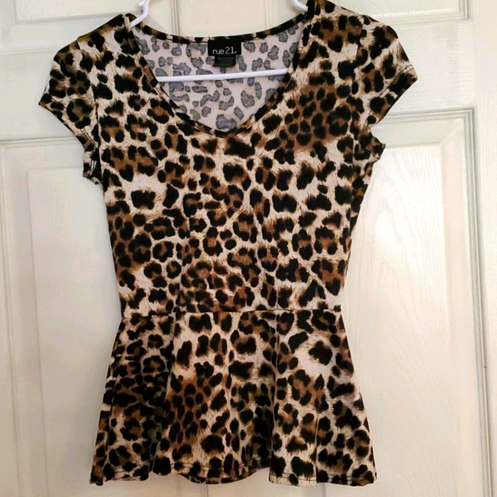 NERVER WORN RUE21 Cheetah print top